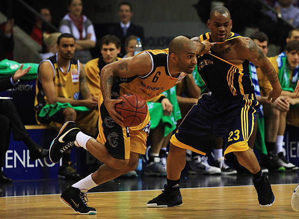 疑使更多人 疑使更多人