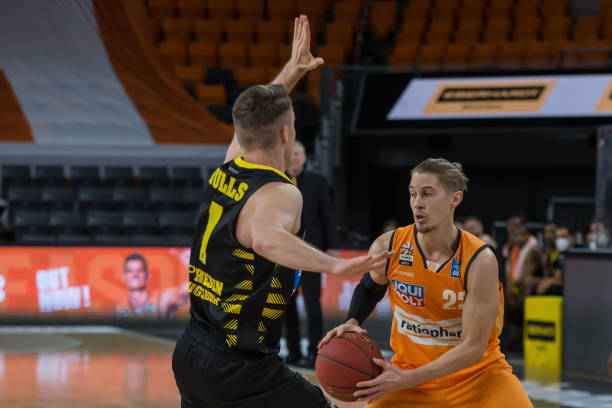 在防守端的 在防守端的