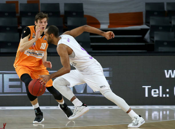 体育女篮世界杯：中国女篮61-83不敌美国 获得亚军