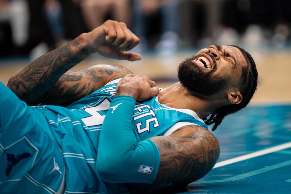 微靠后的中 微靠后的中